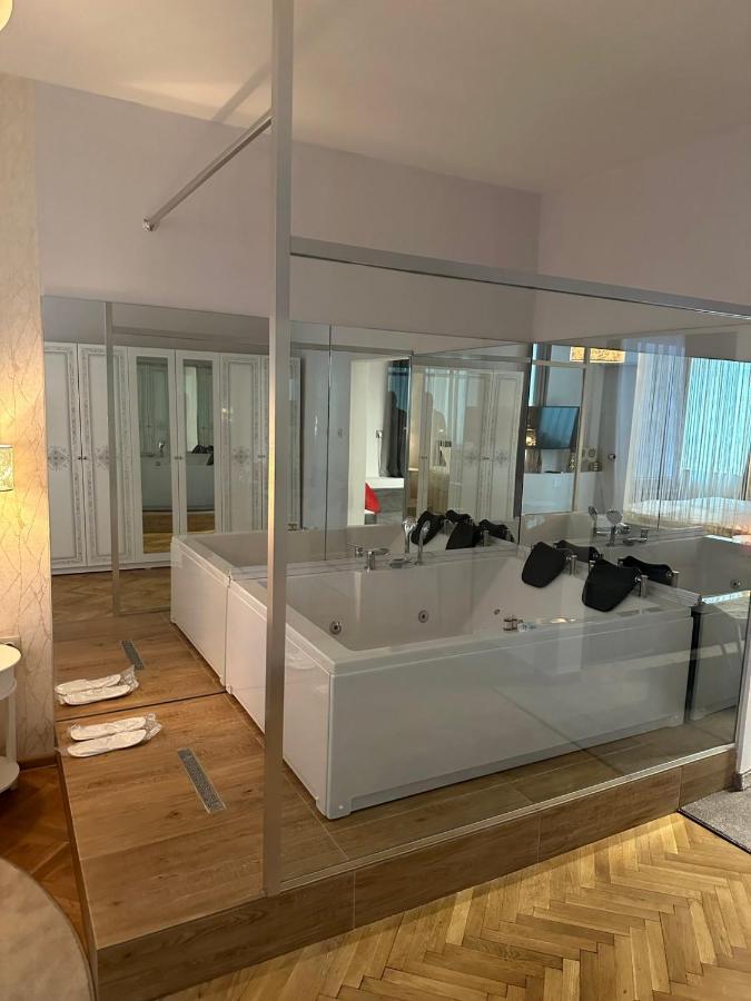 Luxury Apartment With Jacuzzi София Екстериор снимка