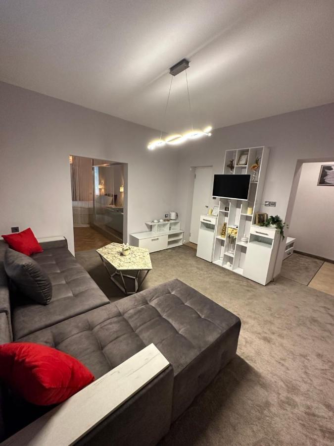 Luxury Apartment With Jacuzzi София Екстериор снимка