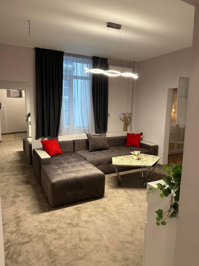 Luxury Apartment With Jacuzzi София Екстериор снимка